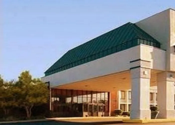 City Studios Inn & Suites