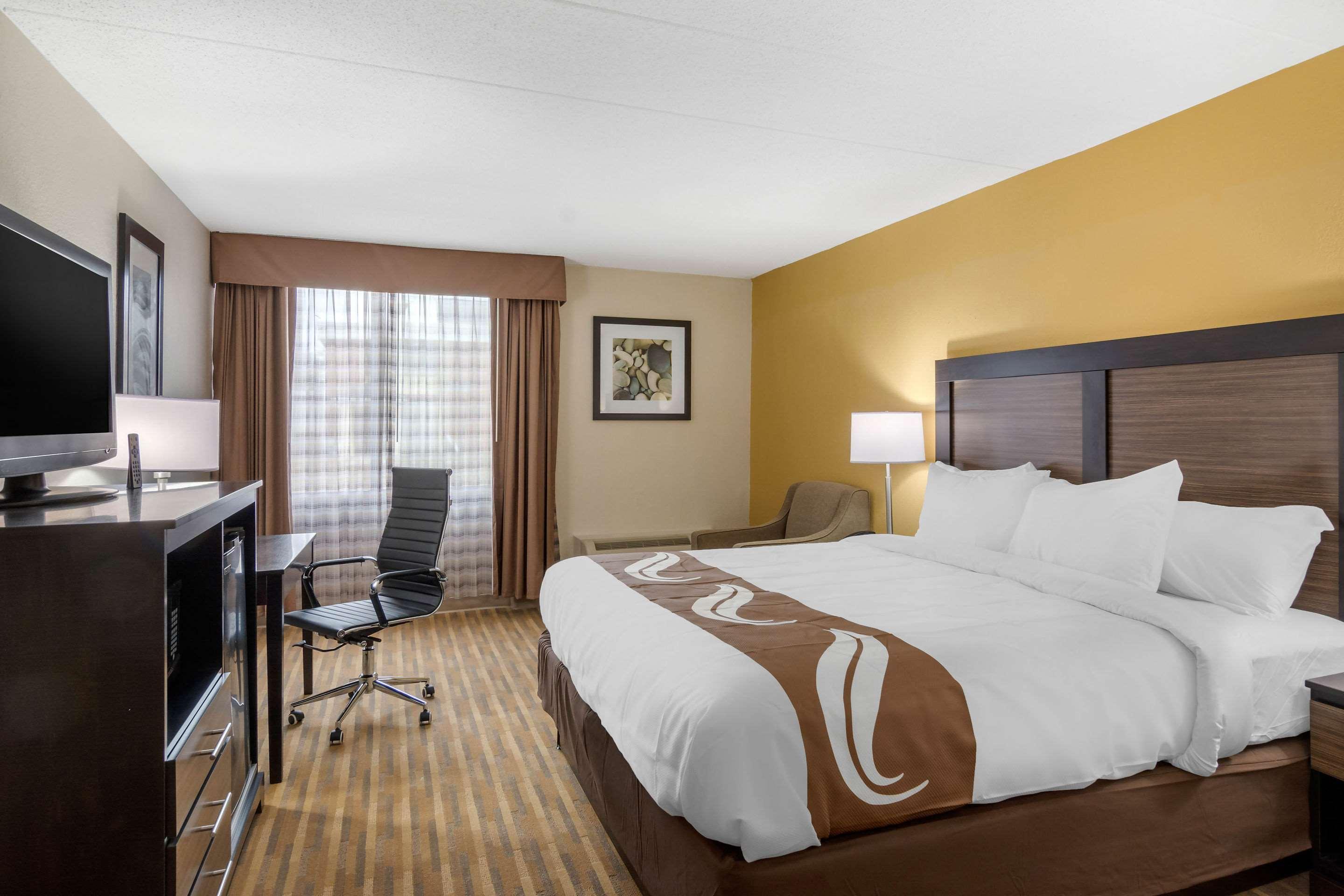Hotel &