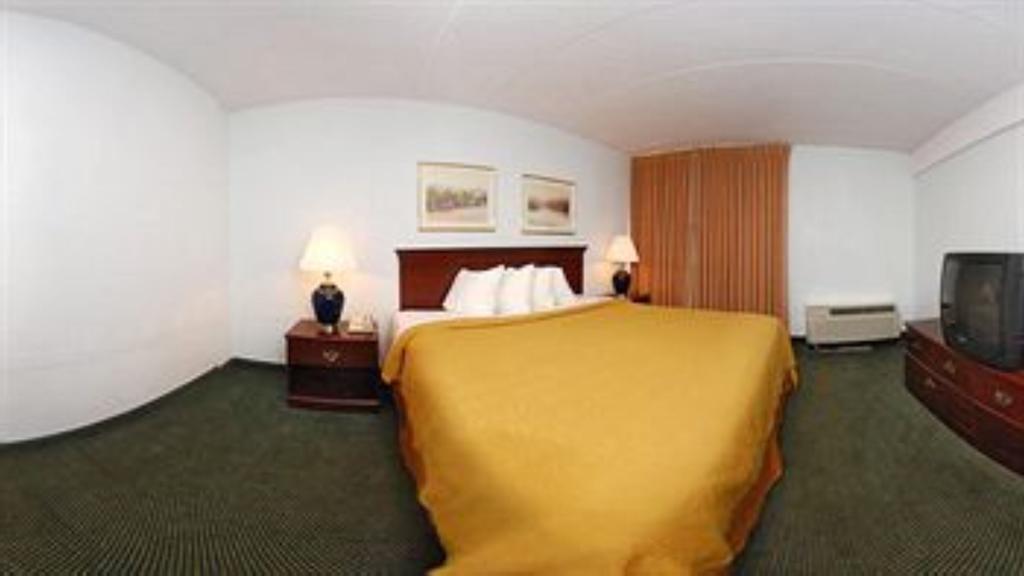 & Hotel
