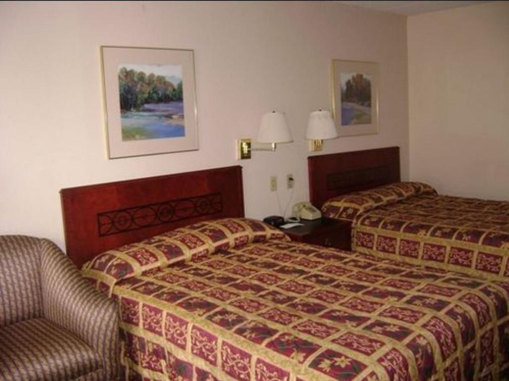 Hotel &